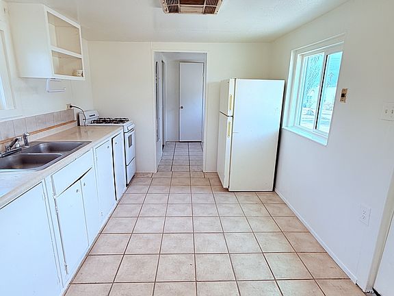 3rd image of 1435 E Benson Hwy #17