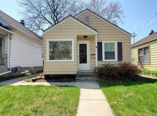 7519 W Wright St, Wauwatosa, WI 53213
