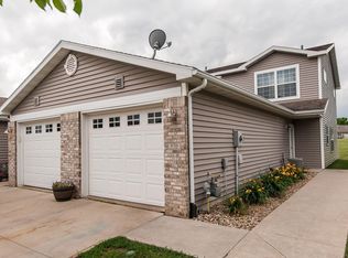 570 Pointe Ct SW, Rochester, MN 55902