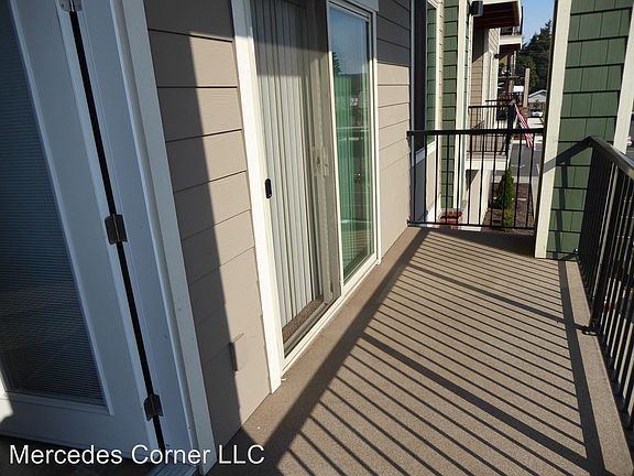 5th image of 2202 Mercedes Dr APT 205