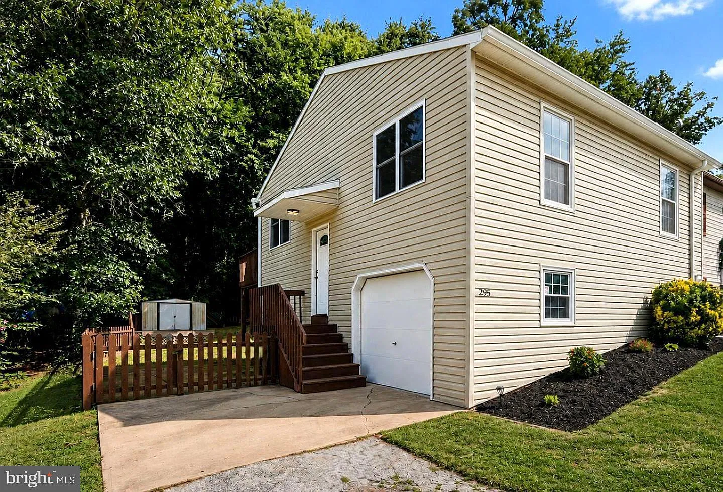 3 bed, 2.0 bath, 1768 sqft, $2,100 — Photo 1