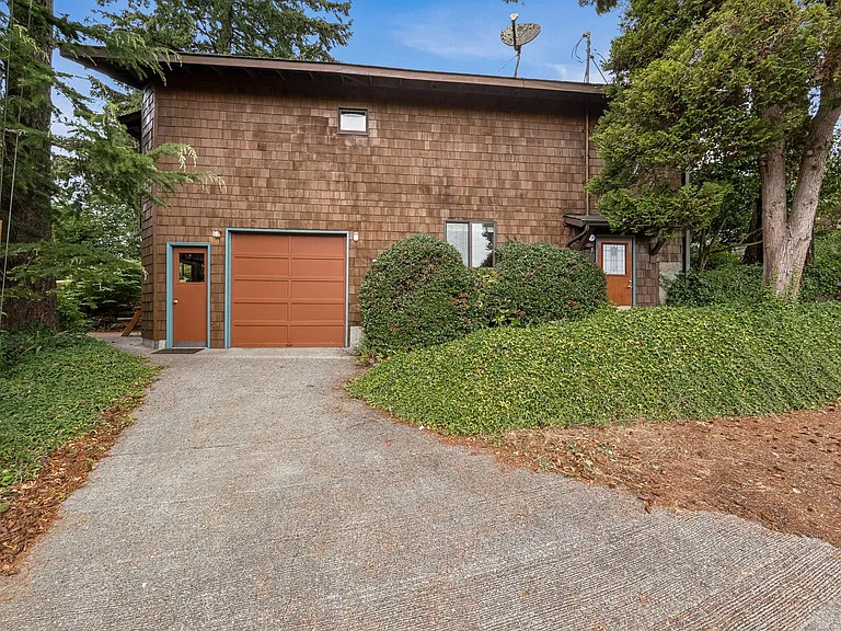 17600 Sylvester Rd SW #A — Photo 2