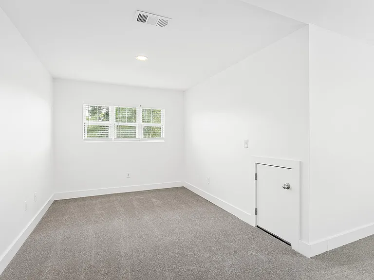 530 Raymond St — Photo 18