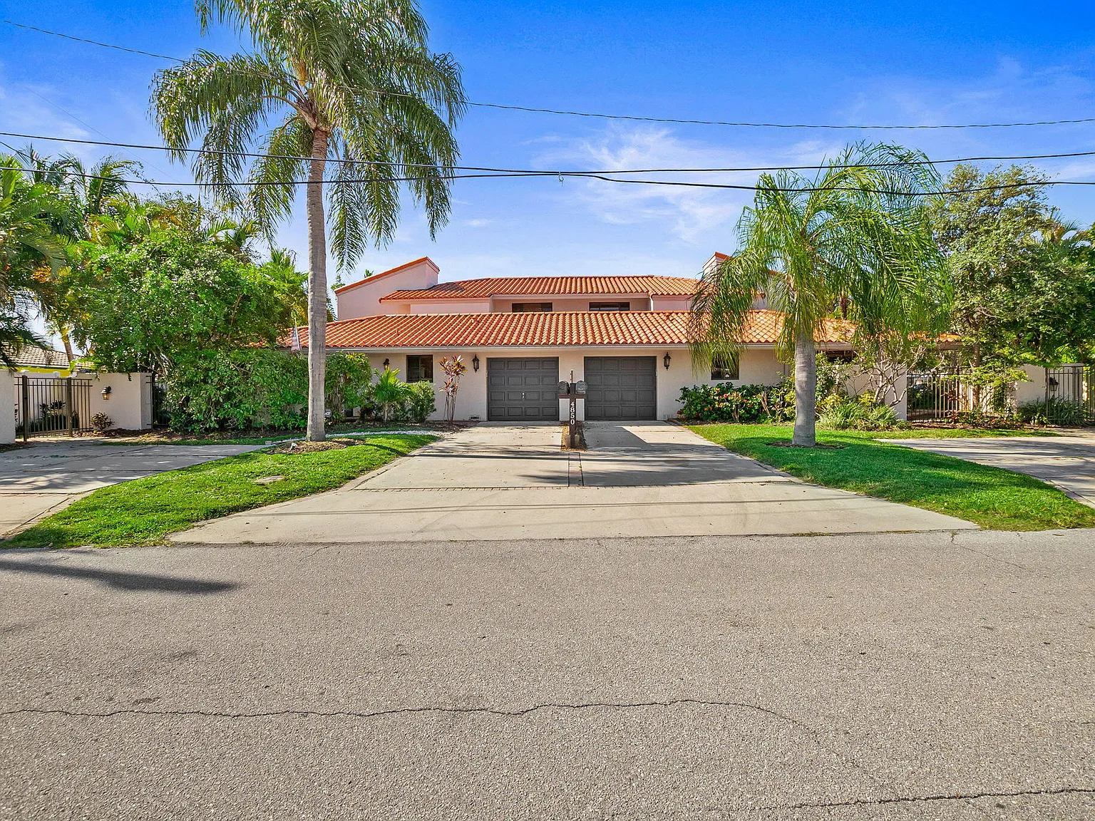 3 bed, 2.5 bath, 2250 sqft, $3,995 — Photo 2