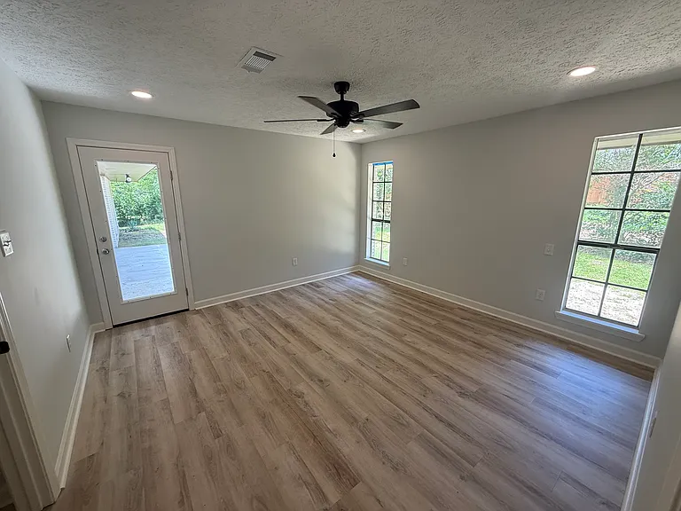 109 Park Ln — Photo 11