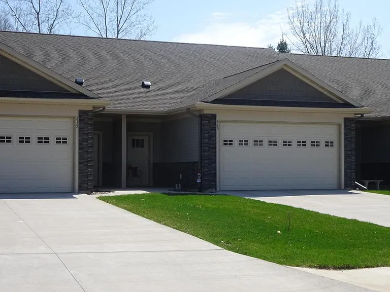 525 Ryan St — Photo 3