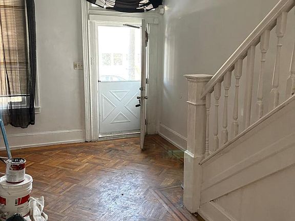 4th image of 1370 Narragansett St