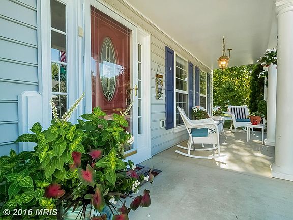 2nd image of 637 Nathan Pl NE