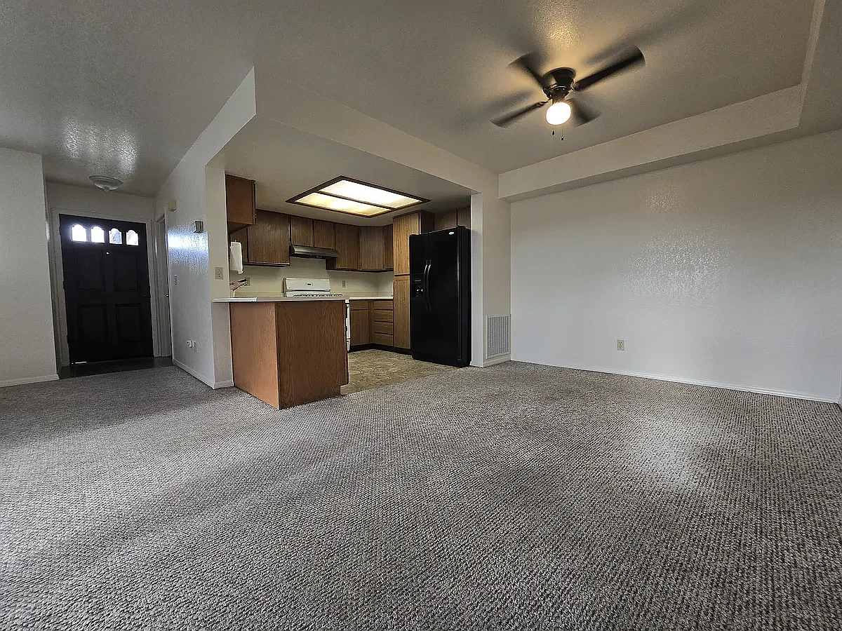 3 bed, 2.5 bath, $3,300 — Photo 4
