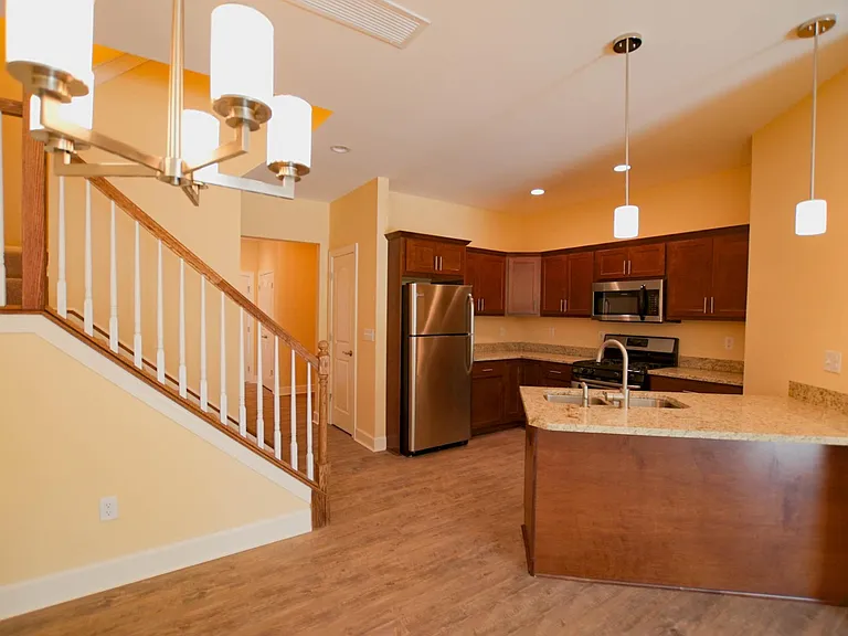 Dockside Village Apartments — Photo 6