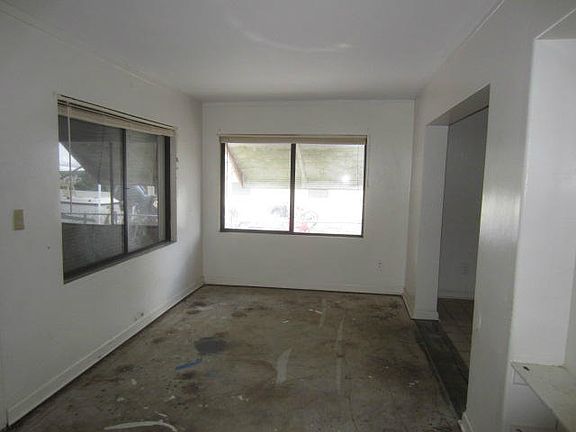 3rd image of 2339 Sunset Dr