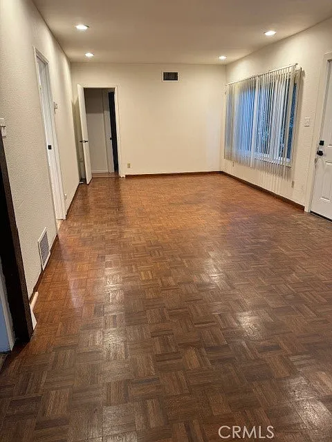 3 bed, 963 sqft, $3,850 — Photo 4