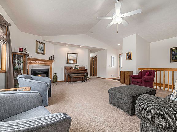 5th image of 1007 Comstock Ct