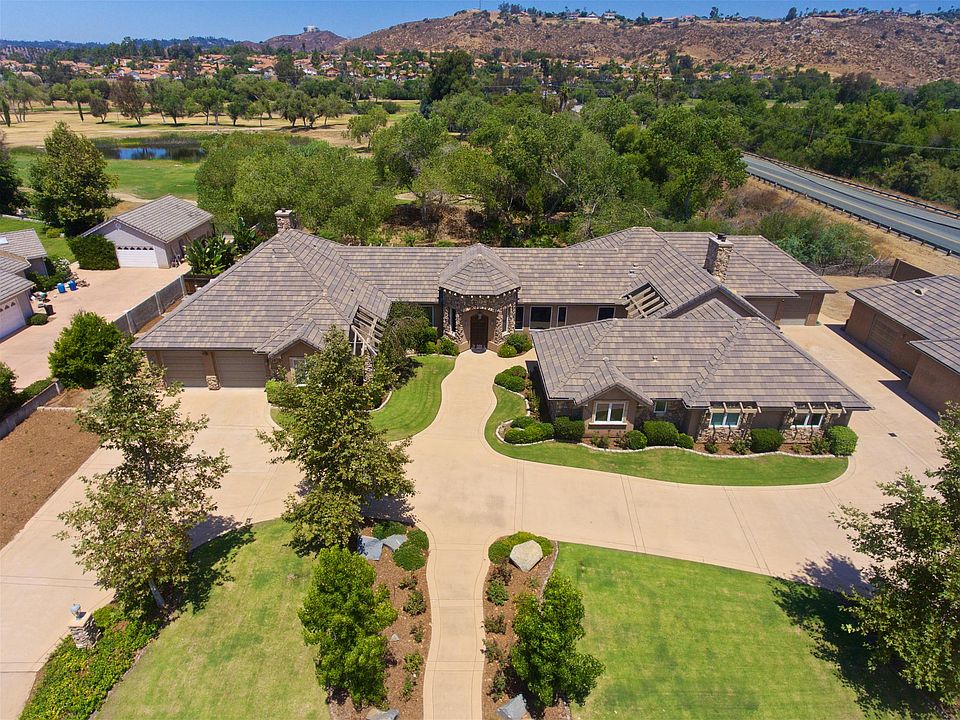 Steel Canyon Estate with guest cottage attached