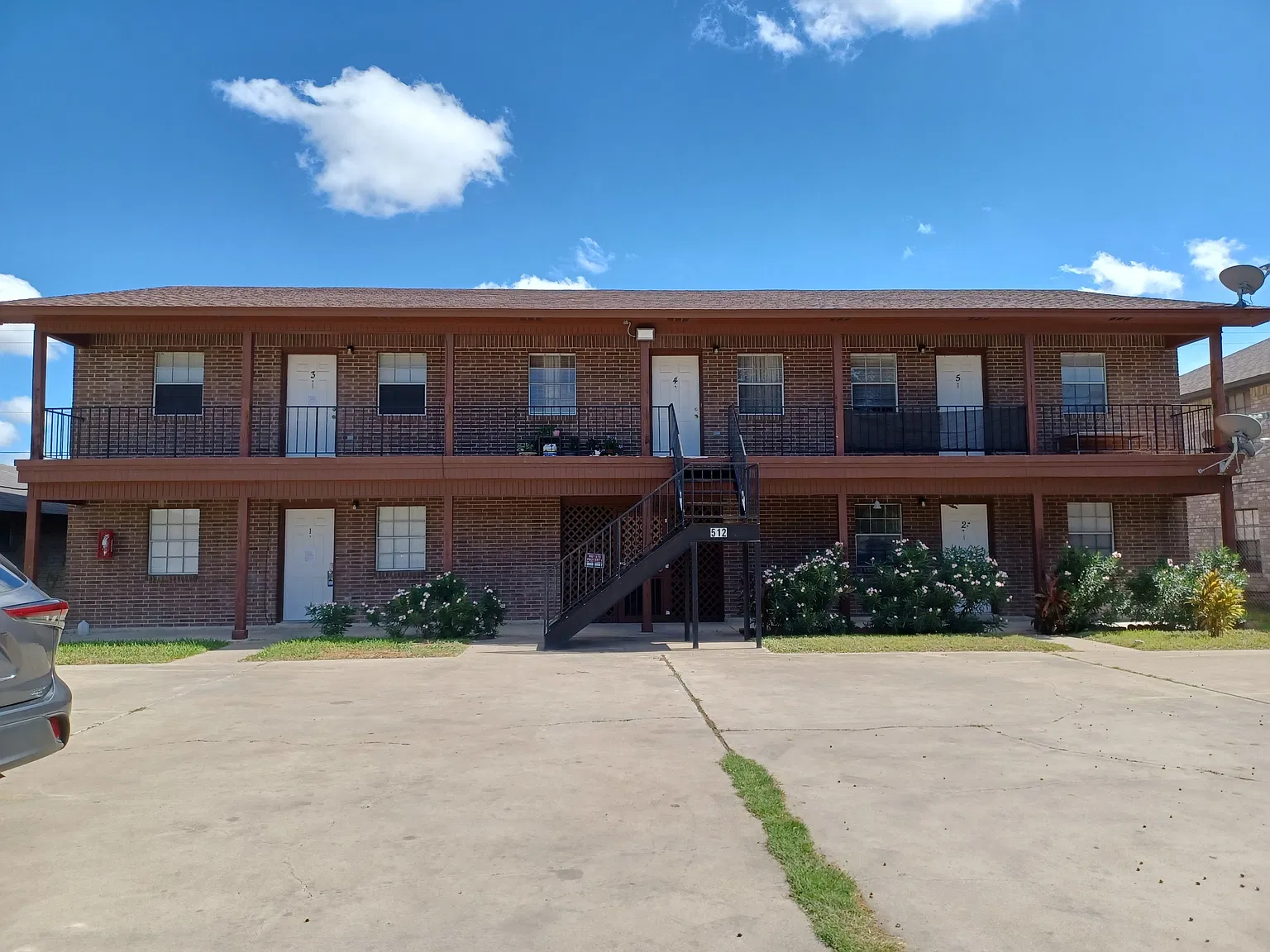 512 Gastel Cir — Photo 1