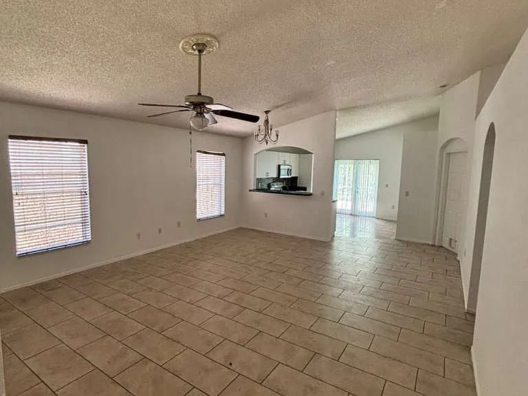 2713 Palm Isle Way — Photo 3