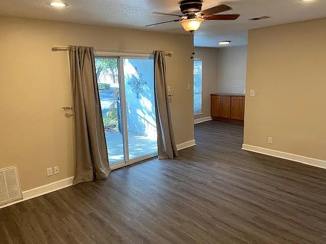 2 bed, 1.5 bath, 855 sqft, $1,350 — Photo 4