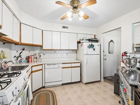 5th image of 73 Drake Ln #73
