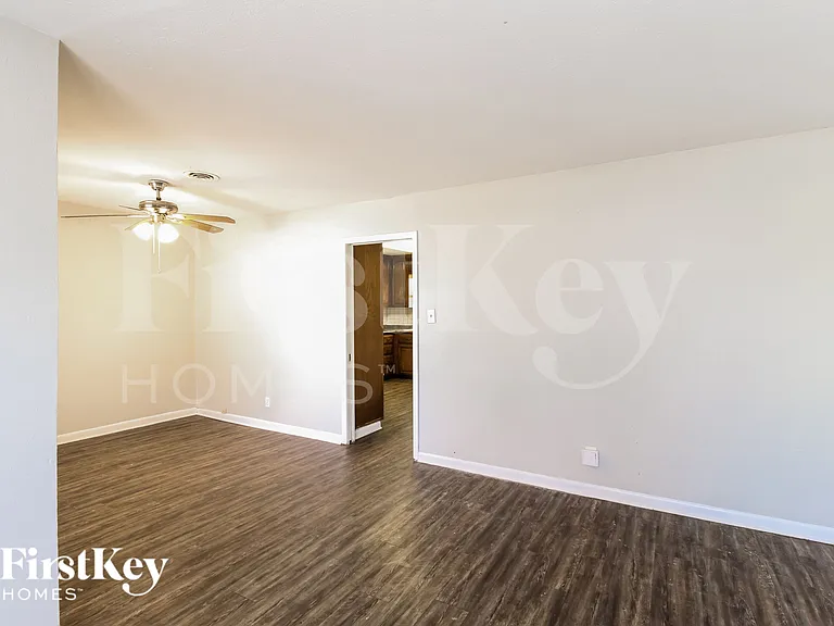 3516 Revere St — Photo 4