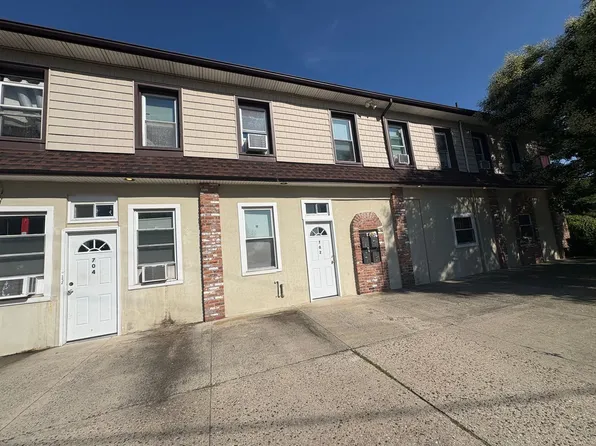 700 Emory St.
