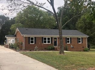 609 Greenbriar Dr, Matthews, NC 28104