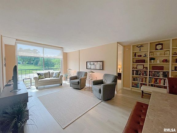 4th image of 4444 N Knoxville Ave APT 303