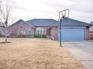 10532 Peacock Cir, Midwest City, OK 73130