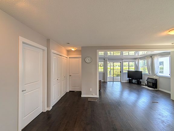 3rd image of 9055 Ashwell Rd Unit 2