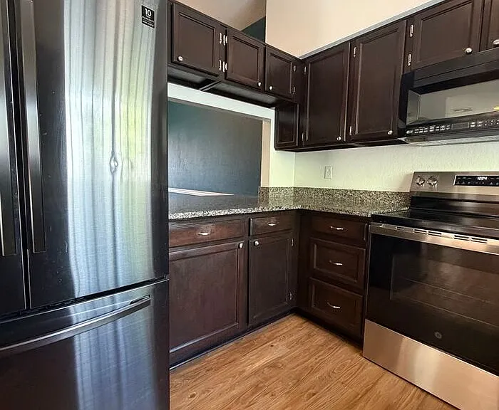2825 N Adelaide Pl — Photo 9