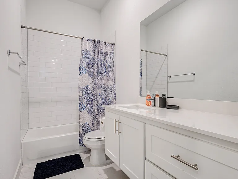 114 E Chester Ct — Photo 5