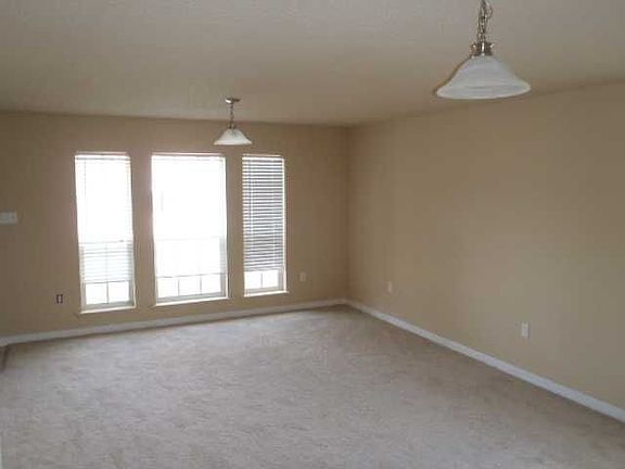 3rd image of 3309 Village Green Ct