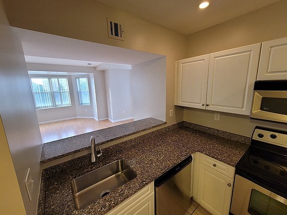 5th image of 1 Cityview Ln Unit 305