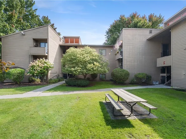 6 Watertree Dr, East Syracuse, NY 13057