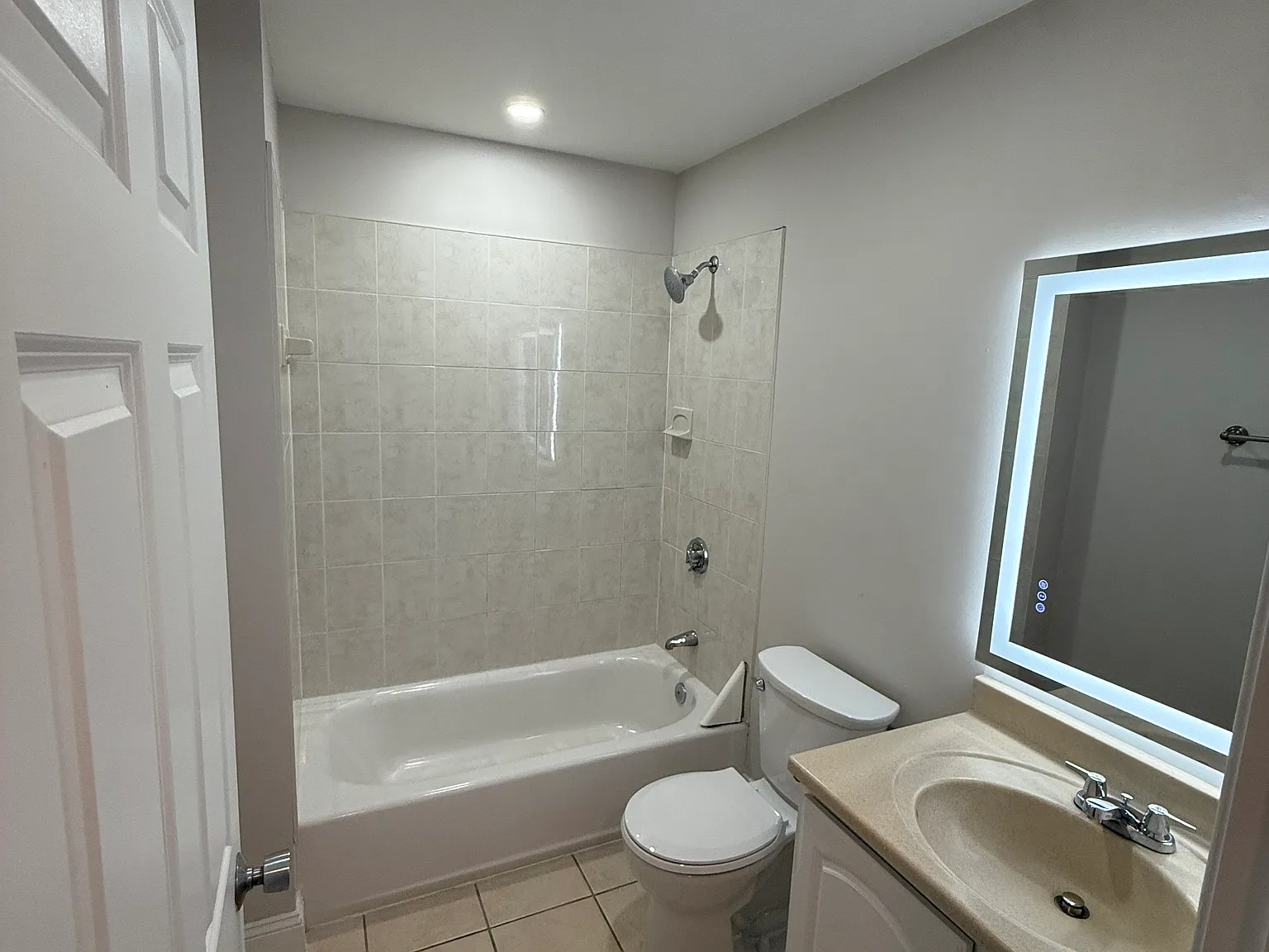 3 bed, 1087 sqft, $3,600 — Photo 3