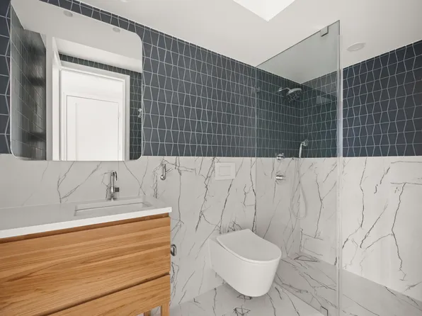 292 Gates Avenue image 12 of 23