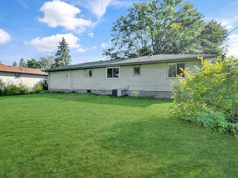 8240 Sunnyside Rd — Photo 15