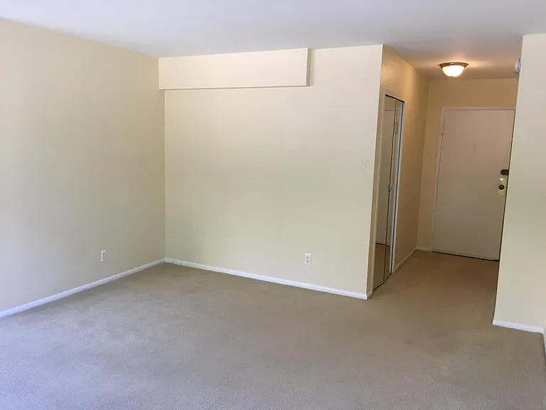 1210 N Taft St #309 — Photo 2