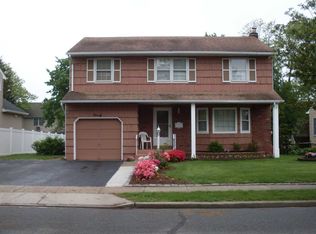 90 Prospect St, Farmingdale, NY 11735