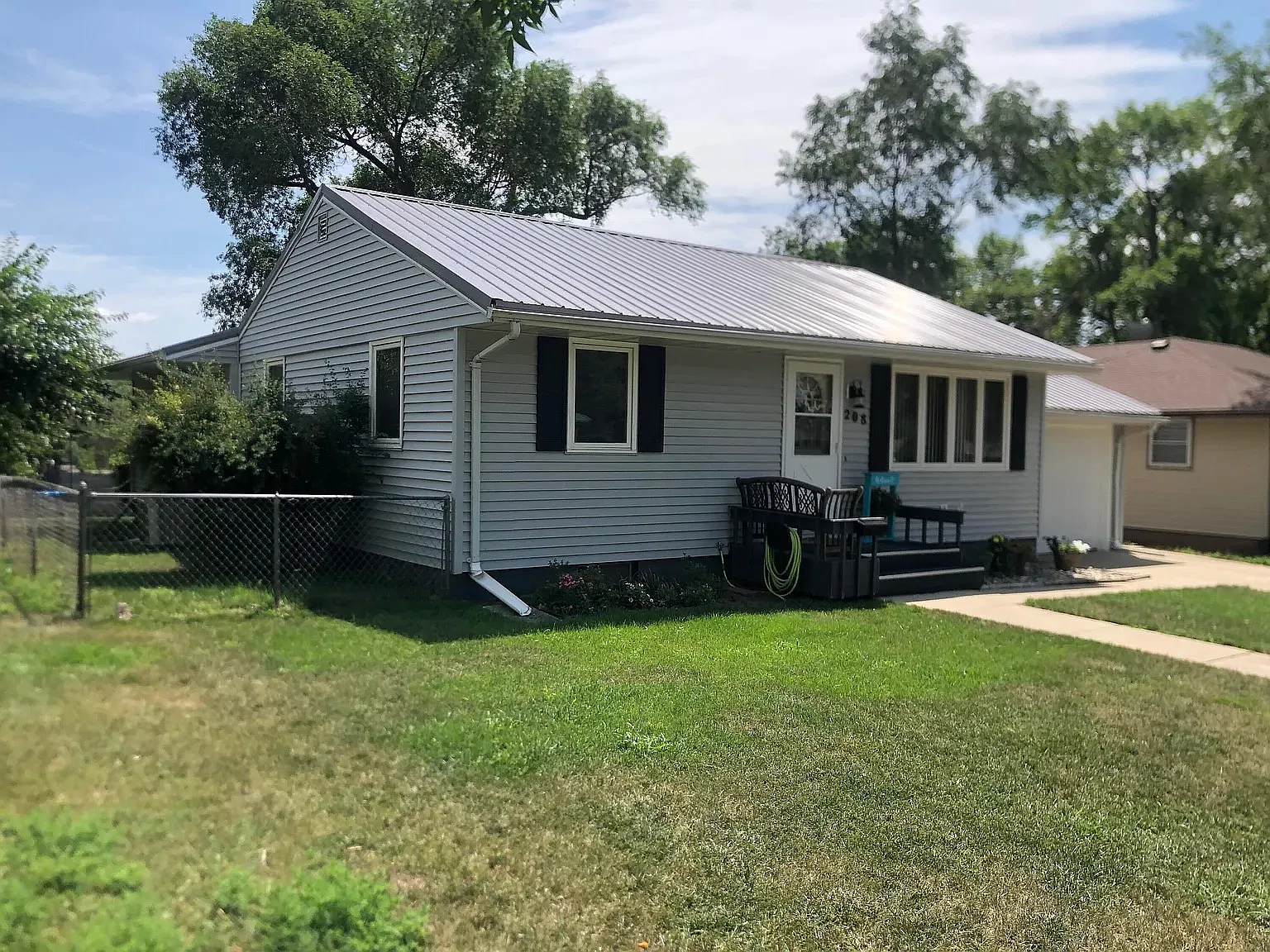 208 N Tyler Ave — Photo 2