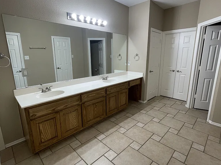 5025 Bayberry Dr — Photo 10