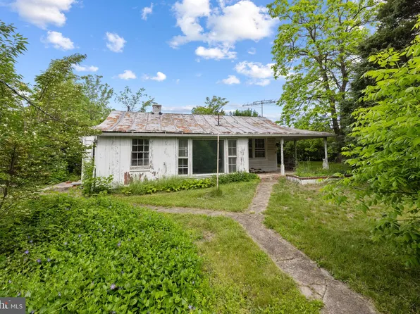 1890 Fairfax Pike, White Post, VA 22663