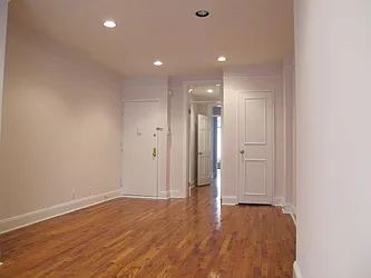 Rented by Metropolis Real Estate of Manhattan