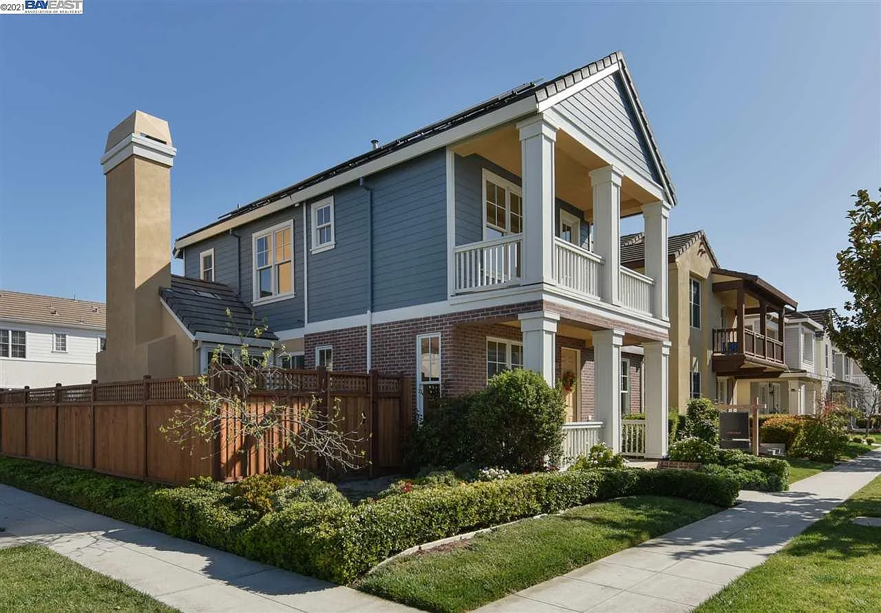 4 bed, 3.0 bath, 2035 sqft, $6,200 — Photo 2