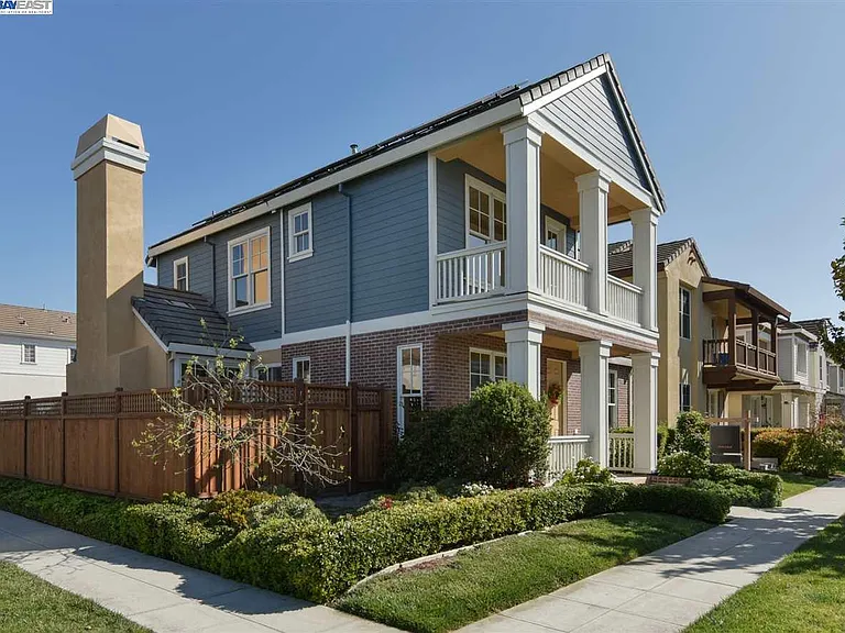 211 Kingfisher Ave — Photo 2