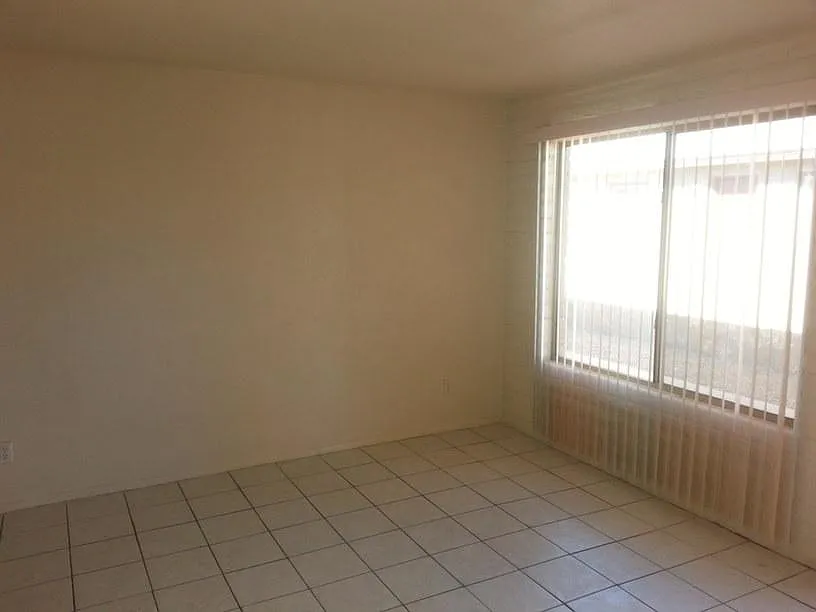 2 bed, 1.0 bath, 500 sqft, $999 — Photo 3