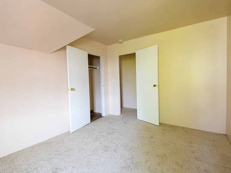 Shannon Apartments — Photo 15