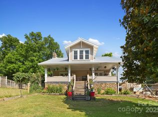 31 Abbott Moore Rd, Clyde, NC 28721