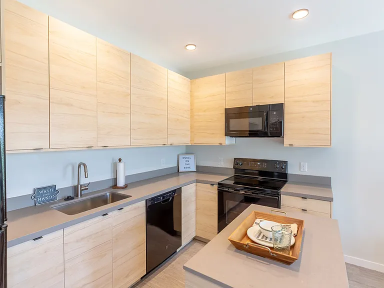Rowat Lofts Apartments — Photo 8