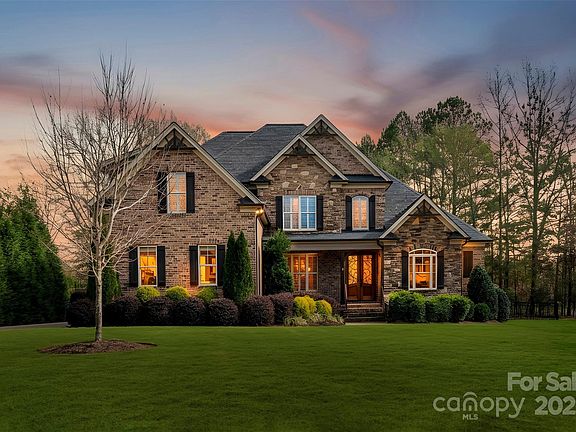 2nd image of 3005 Laurie Ct