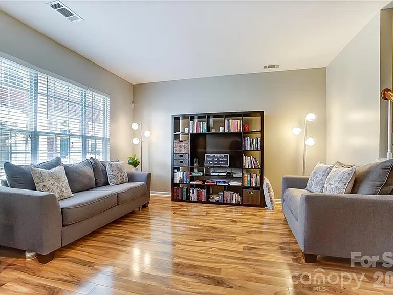 2029 Kegsworth Dr — Photo 3